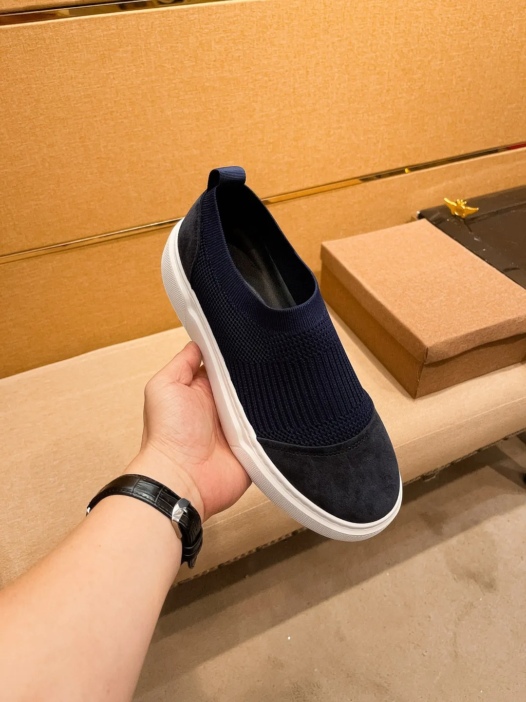 Men's shoes💰 400💰🔥【Dior】🔥Men's high-end brand of shoes official website 1:1 latest masterpiece: the upper is made of Italian imported first-layer cowhide with a comfortable and breathable lining➕original non-slip and wear-resistant outsole🔥, making walking more convenient and comfortable! An exclusive new model, a stunning work, a beautiful 1:1 replica [color] compared to the official quality! Create a fashionable personality to set off your uniqueness! A must-have for trendy men! Classic 🔥Size: 38-44 Color: 🔥 3⃣️colors available🔥